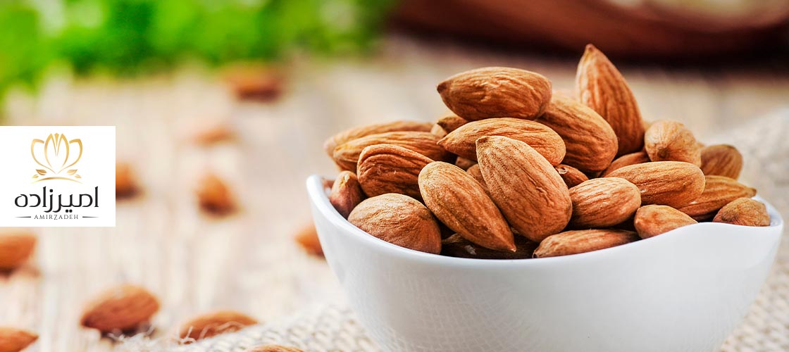 پک های هدیه شامل بادام